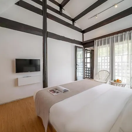 The Bivou Lijiang Hotel Lijiang  Exterior photo